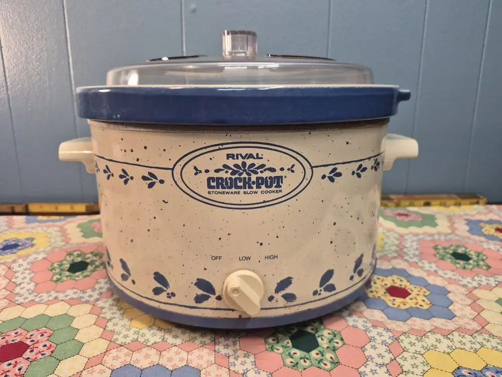 Vintage Rival Crock Pot / Slow Cooker 5 Qt Blue Leaves Pattern Works
